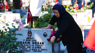 İSTANBUL (AA) – Şehit aileleri, Kurban Bayramı'nın ilk gününde Edirnekapı