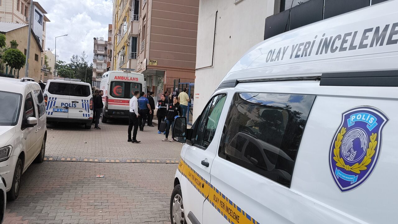 SİİRT (AA) – Siirt'te bir apartmanın 5. katından düşen kadın