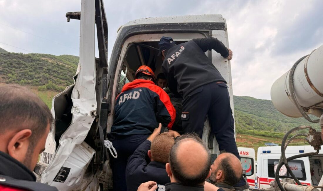 SİİRT (AA) – Siirt'in Eruh ilçesinde beton mikserinin bariyerle çarpması