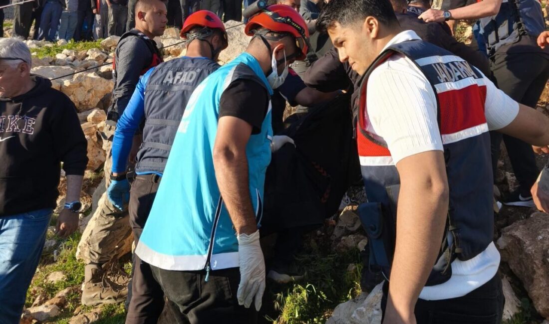 SİİRT (AA) – Siirt'te traktörün devrilmesi sonucu 2 kişi yaşamını