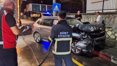 SİİRT (AA) – Siirt'te otomobil ile kepçenin çarpışması sonucu 5