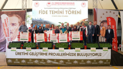 - Üreticilere sebze fideleri teslim edilirken, tarımsal üretimin geliştirilmesine yönelik