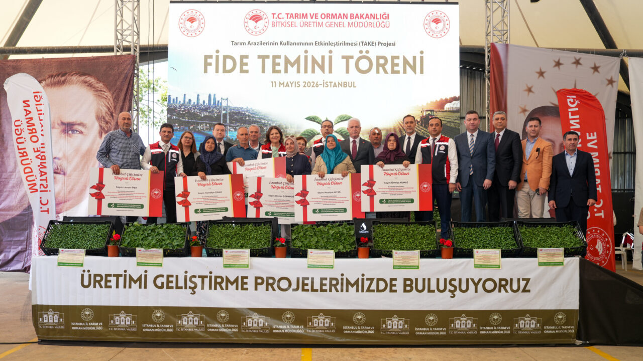 - Üreticilere sebze fideleri teslim edilirken, tarımsal üretimin geliştirilmesine yönelik