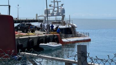 SİNOP (AA) – Sinop'ta limanda demirli bulunan bir yat, su