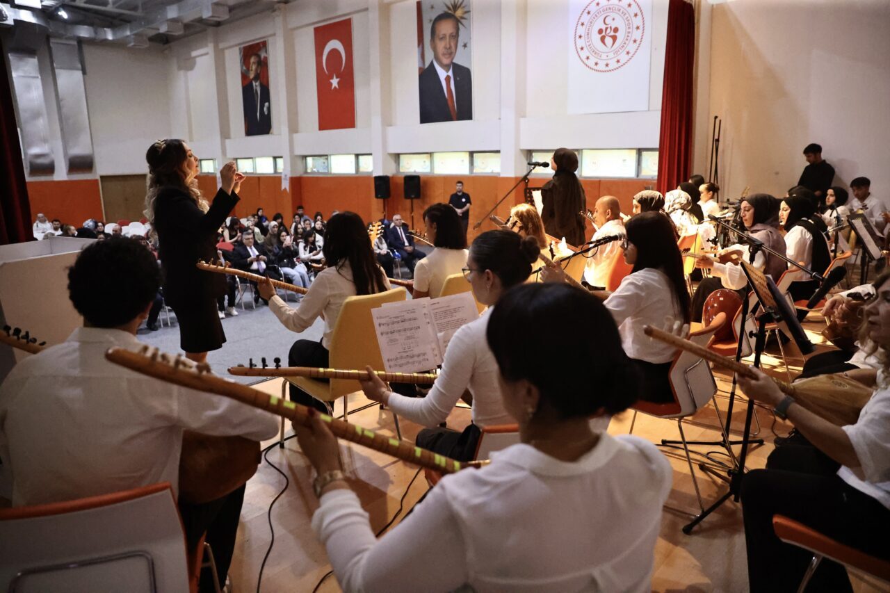 SİNOP (AA) – Sinop'ta Gençlik Haftası etkinlikleri kapsamında üç kuşağı