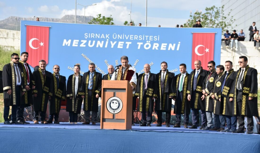 ŞIRNAK (AA) – Şırnak Üniversitesinde (ŞÜ) düzenlenen mezuniyet töreninde 415