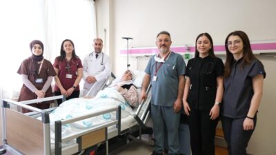 SİVAS (AA) – Sivas'ta 77 yaşındaki bir hastanın göğsünden 7