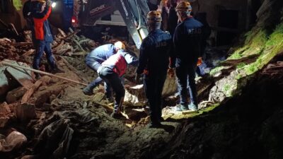 SİVAS (AA) – Sivas'ın Şarkışla ilçesinde ahırın çatısının çökmesi sonucu