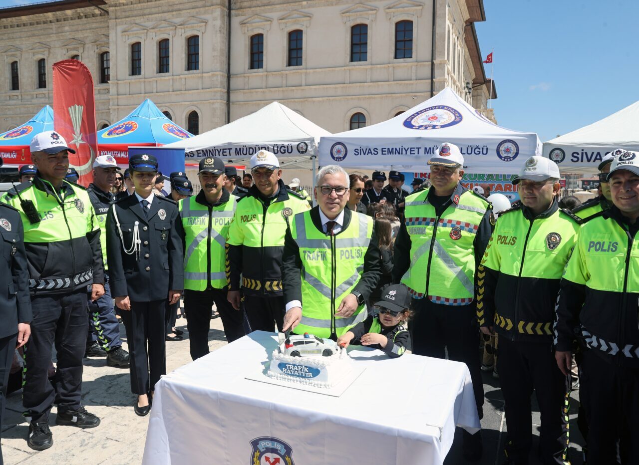 SİVAS (AA) – Sivas’ta "Karayolları Güvenliği ve Trafik Haftası" dolayısıyla