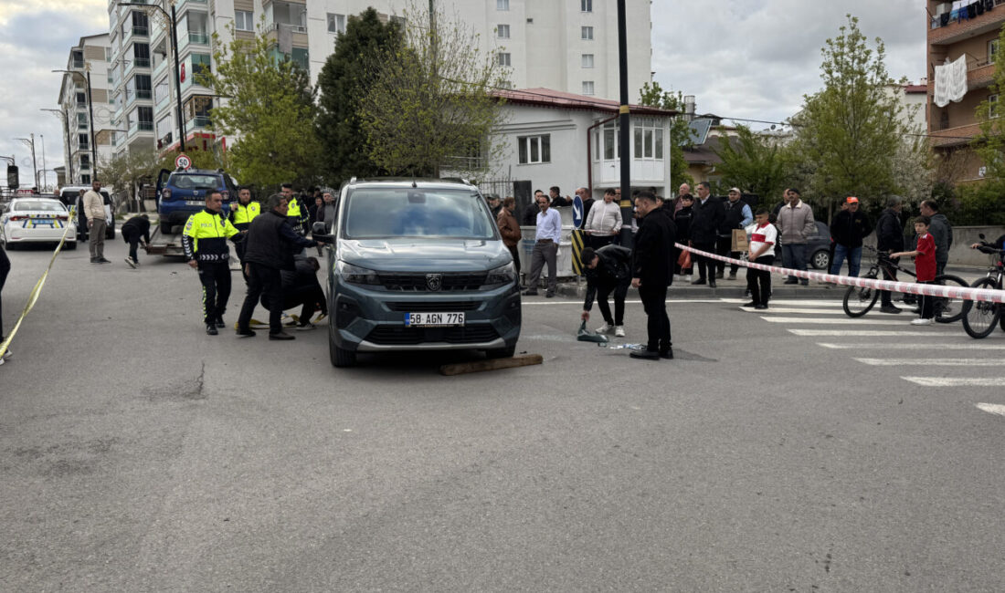 SİVAS (AA) – Sivas'ta hafif ticari araç ile otomobilin çarpıştığı