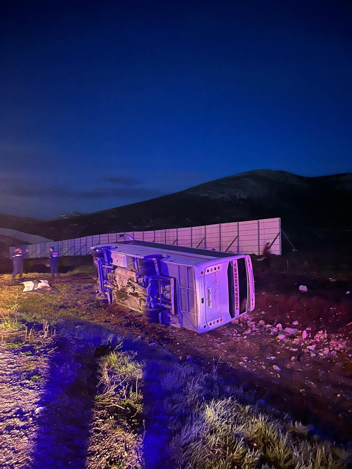 SİVAS (AA) – Sivas'ın Gürün ilçesinde, maçtan dönen taraftarları taşıyan