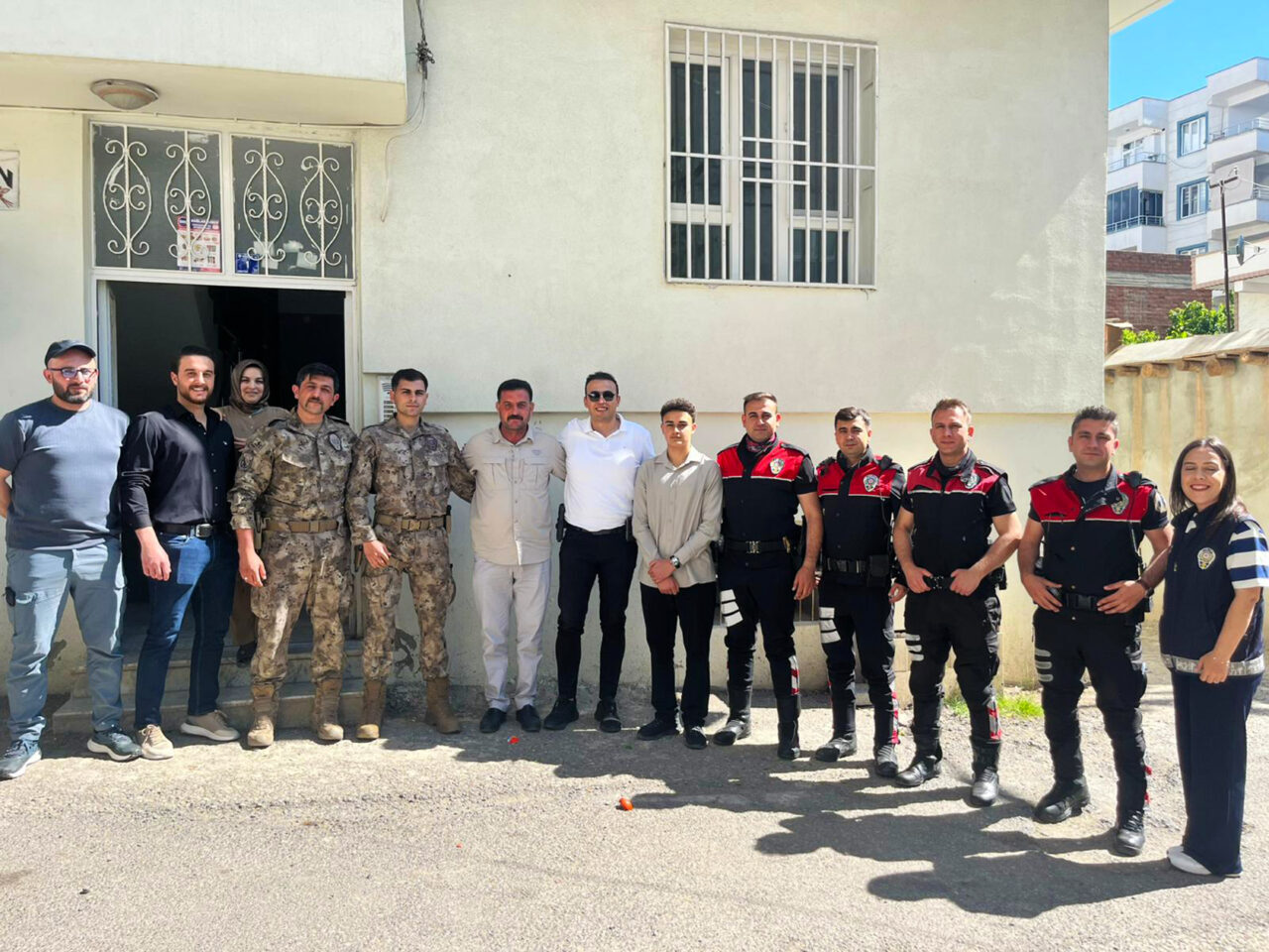 ŞANLIURFA (AA) – Şanlıurfa'nın Siverek ilçesinde polis ekipleri, şehit polis