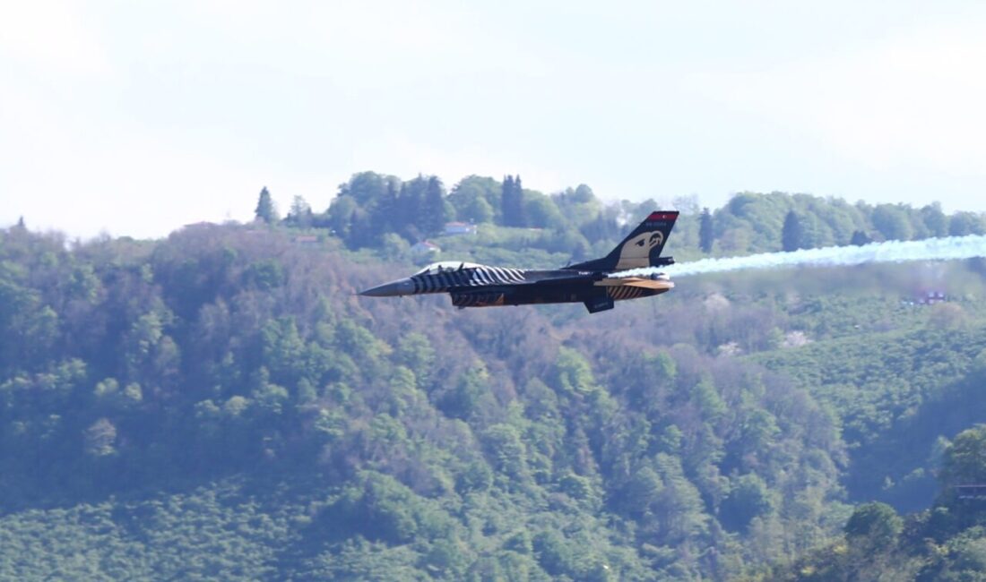 GİRESUN (AA) – Türk Hava Kuvvetleri'nin akrobasi timi SOLOTÜRK, "49.