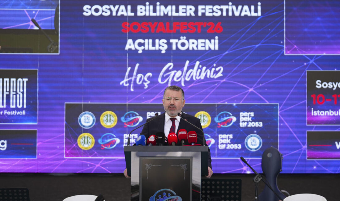 - İstanbul Valisi Davut Gül:
- "Anadolu'nun herhangi bir kasabasında, köyünde