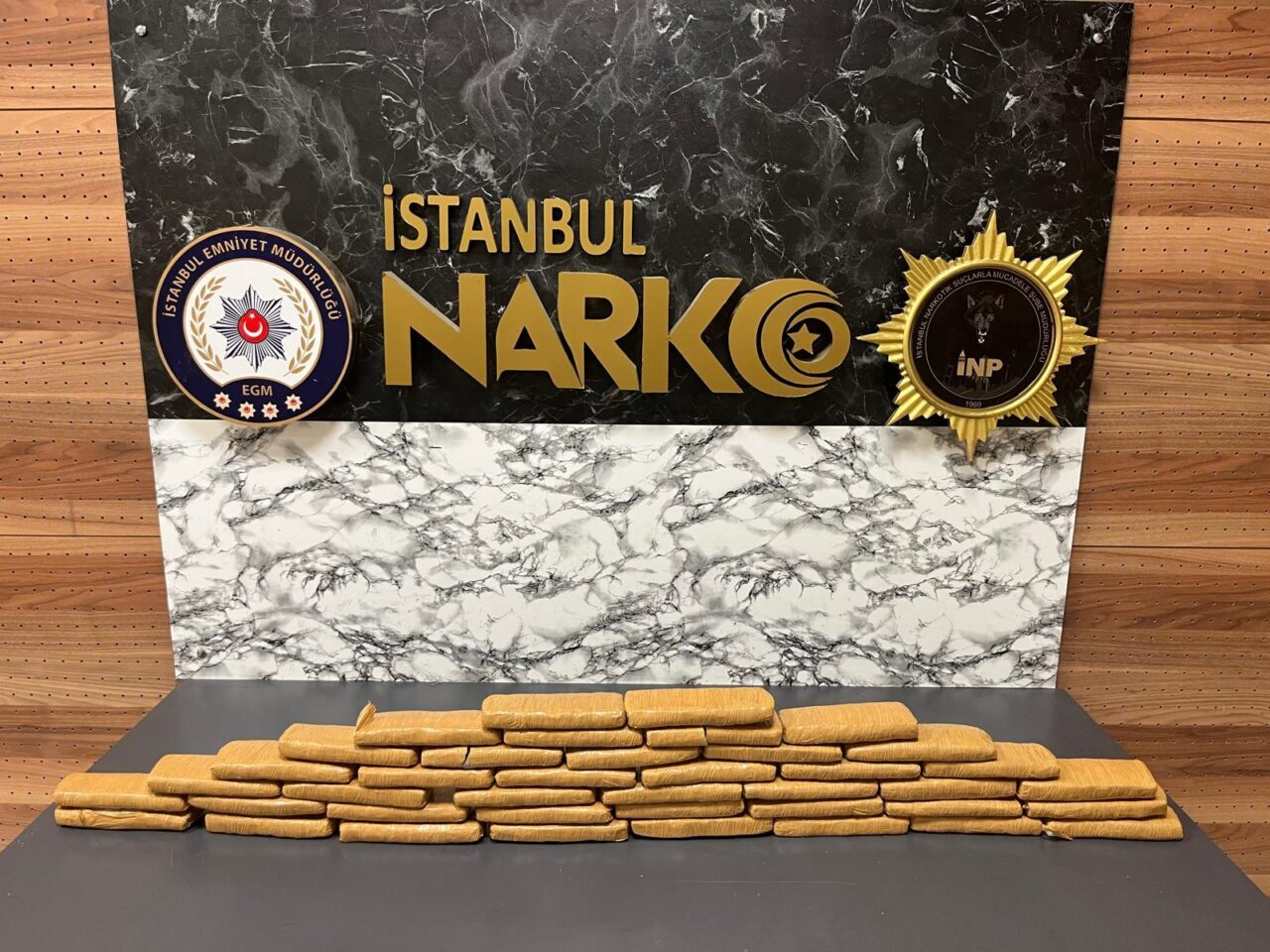 İSTANBUL (AA) – Sultanbeyli'de bir eve düzenlenen operasyonda 17 kilogram