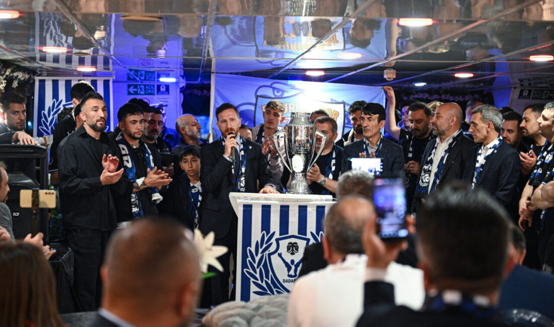 - Mavi-beyazlı kulübün başkanı Ahmet Dal:
"Süper Lig başka bir ortam,