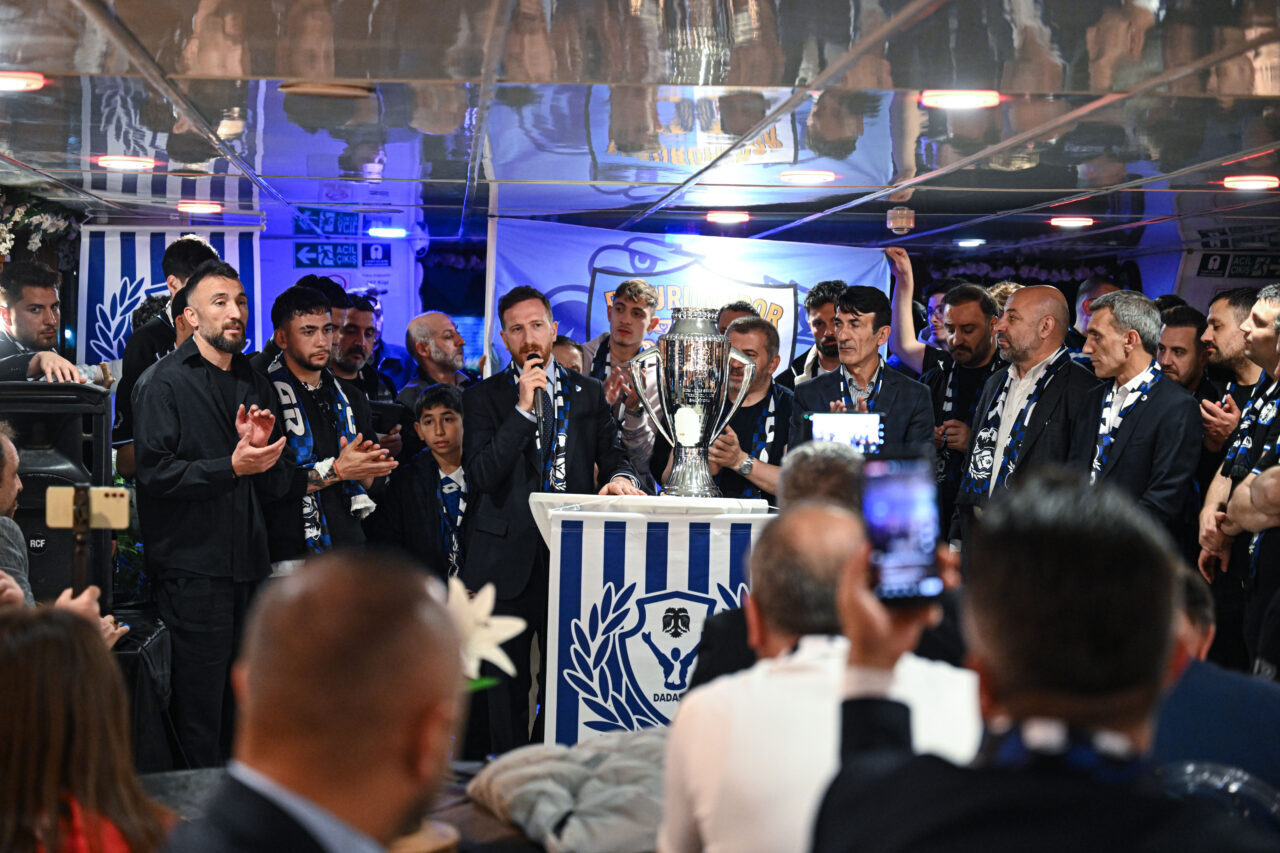 - Mavi-beyazlı kulübün başkanı Ahmet Dal:
"Süper Lig başka bir ortam,