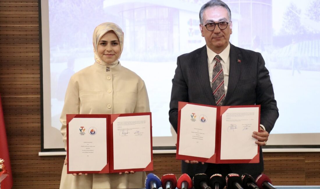 - T3 Vakfı Yönetim Kurulu Başkanı Elvan Kuzucu Hıdır:
- "Umuyoruz