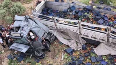 GAZİANTEP (AA) – Gaziantep'te tırın viyadükten düşmesi sonucu 2 kişi