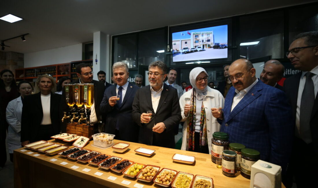 - "28 uçağımız, 119 helikopterimizle, 14 insansız hava aracımızla, Orman