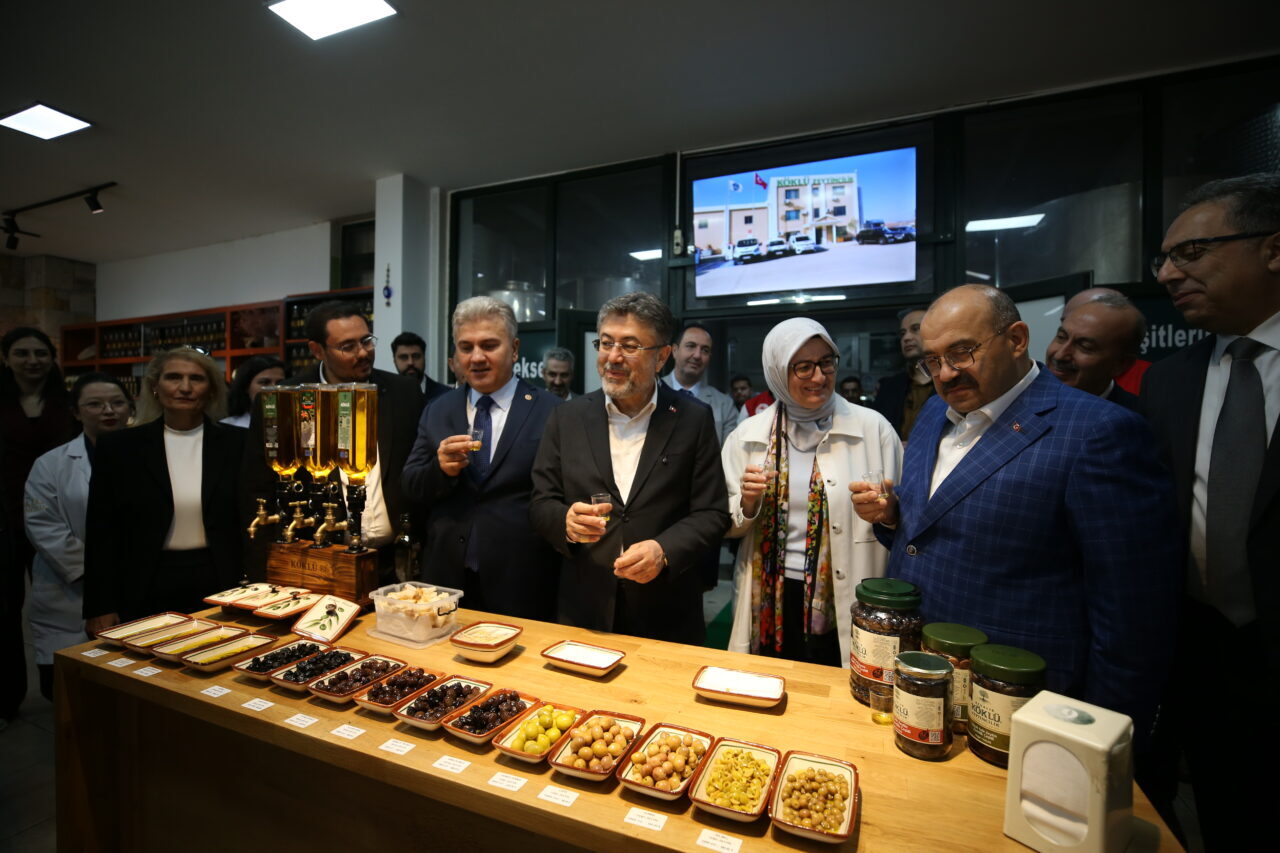 - "28 uçağımız, 119 helikopterimizle, 14 insansız hava aracımızla, Orman