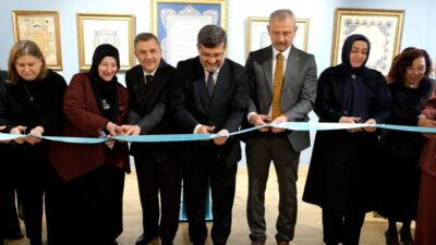 - Yaklaşık 150 eserin yer aldığı sergi, 10 Mayıs'a kadar
