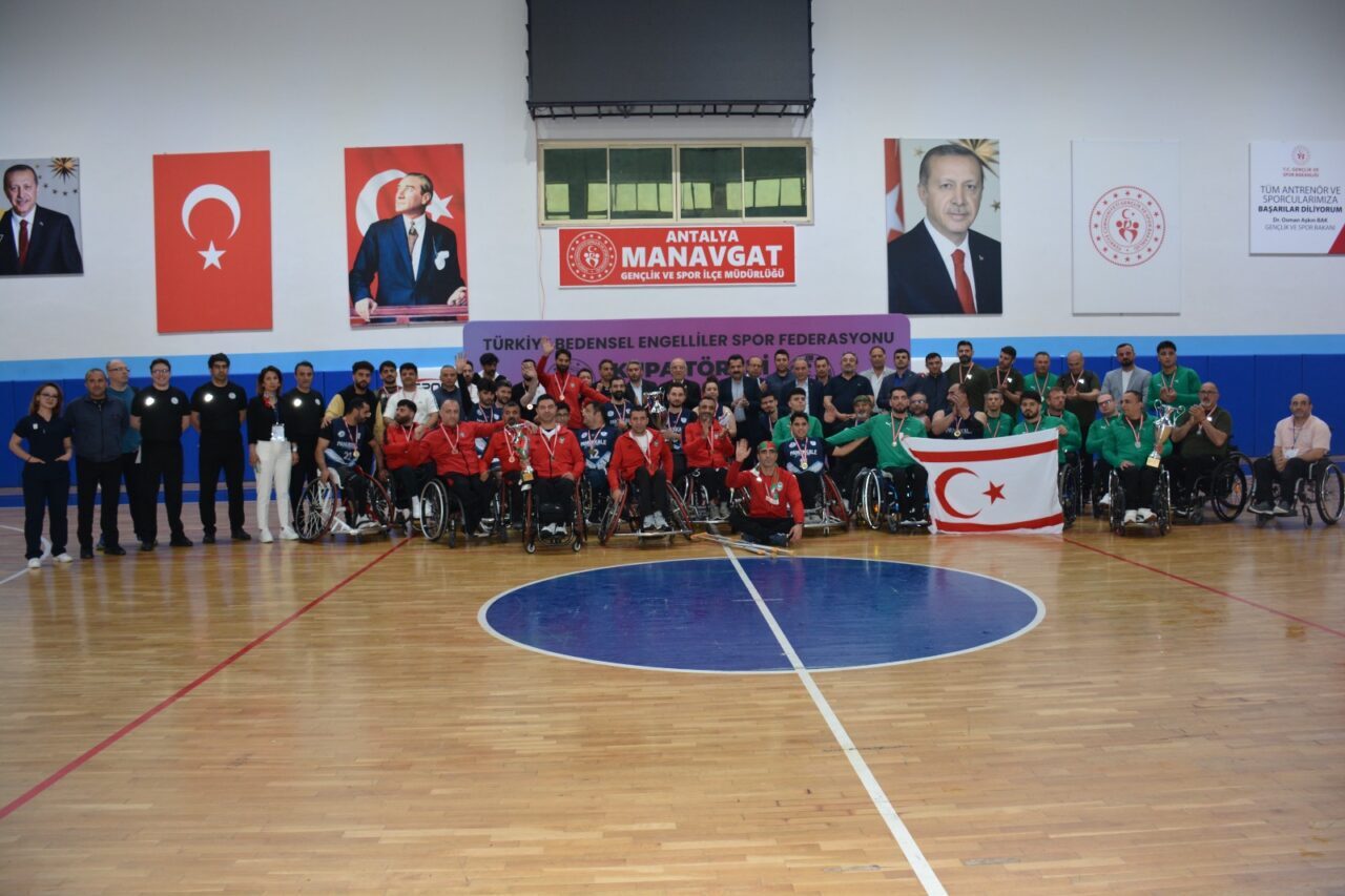 - Pamukkale Belediyespor, KKTC Vakıflar ve Amedspor, Süper Lig'e yükseldi