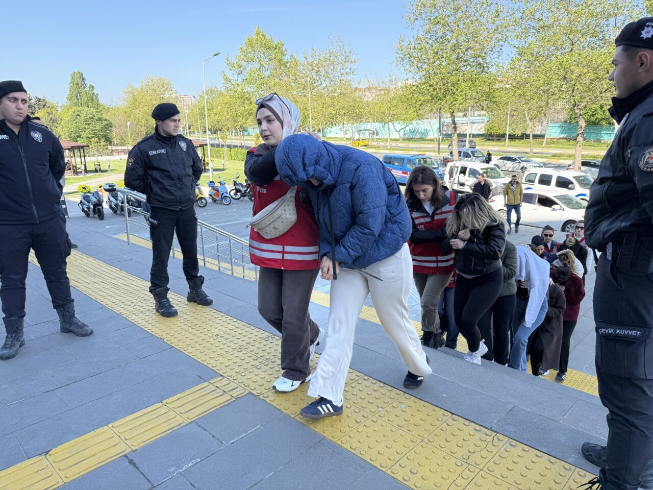 TEKİRDAĞ (AA) – Tekirdağ merkezli 3 ilde düzenlenen dolandırıcılık operasyonunda