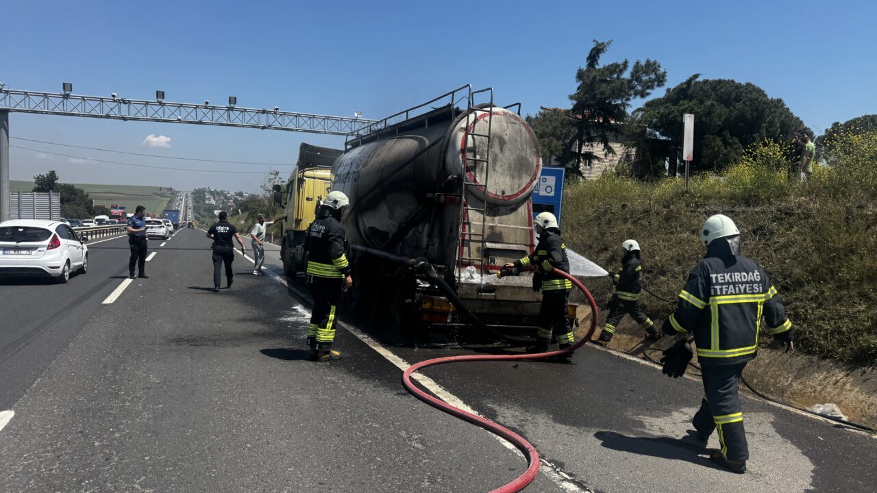 TEKİRDAĞ (AA) – Tekirdağ'da bir çimento kamyonunda seyir halindeyken çıkan