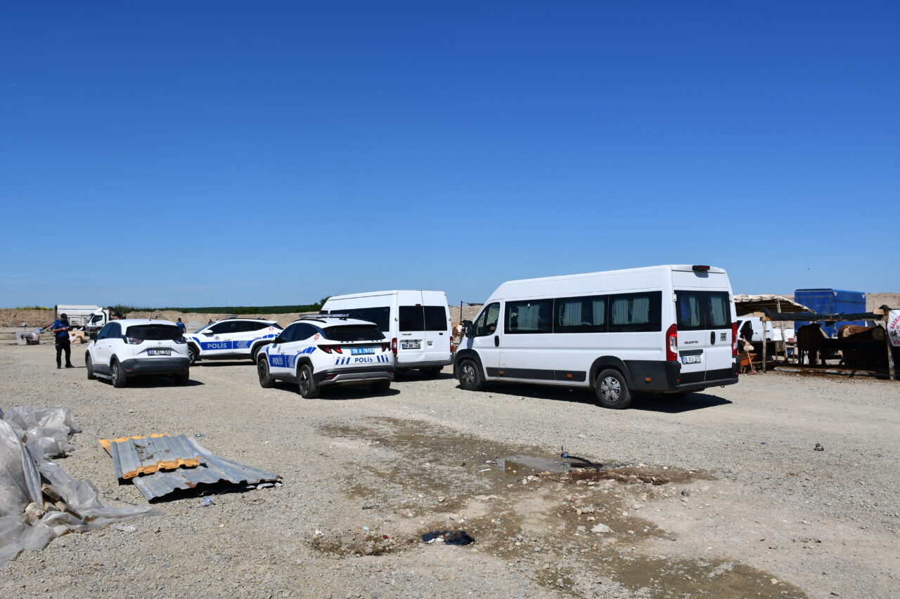 TEKİRDAĞ (AA) – Tekirdağ'ın Çerkezköy ilçesinde kurban satış alanında çıkan
