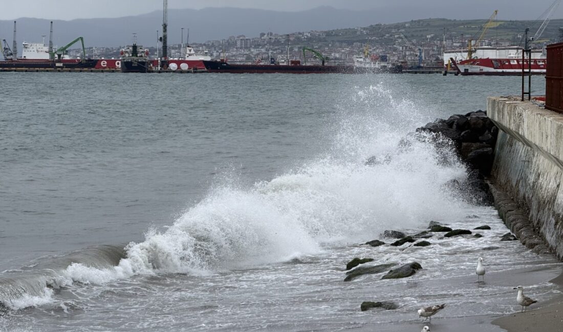 TEKİRDAĞ (AA) – Marmara Denizi'nde etkili olan poyraz, Tekirdağ'da deniz