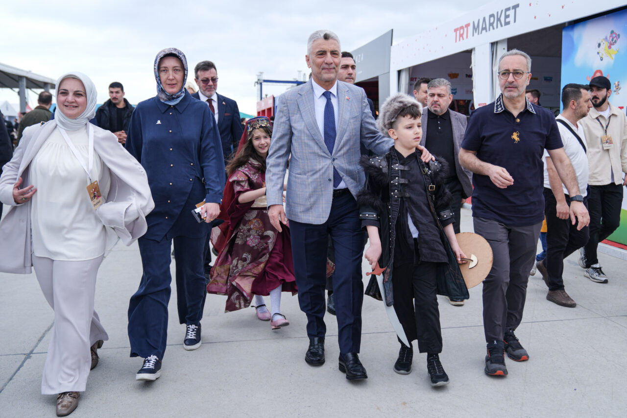 İSTANBUL (AA) – Ticaret Bakanı Ömer Bolat, Dünya Etnospor Birliğinin