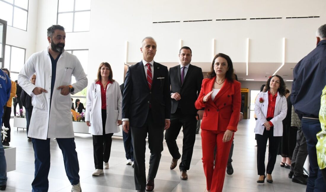 FİER (AA) – Türkiye'nin Tiran Büyükelçisi Barış Ceyhun Erciyes, Türkiye'nin