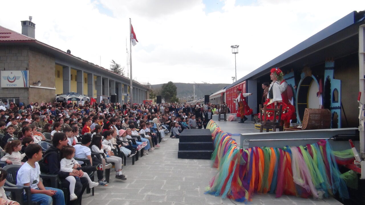 BİTLİS (AA) – Kültür ve Turizm Bakanlığı Devlet Tiyatroları Genel