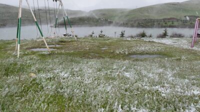 TOKAT (AA) – Tokat'ın 1450 rakımlı Başçiftlik ilçesinde kar yağışı
