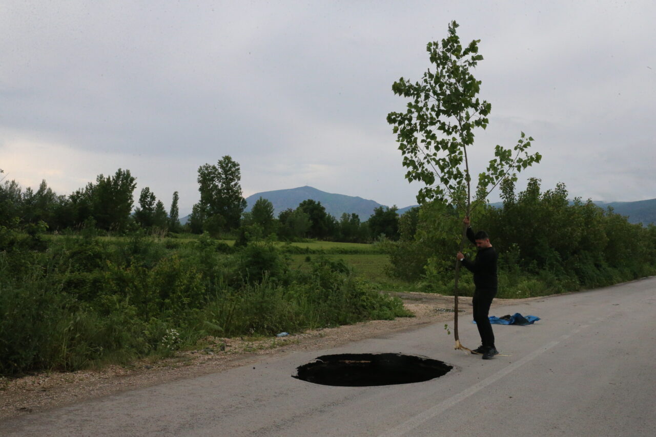 TOKAT (AA) – Tokat'ın Pazar ilçesinde sağanak nedeniyle kara yolunda