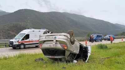 TOKAT (AA) – Tokat'ın Reşadiye ilçesinde otomobilin devrilmesi sonucu 5