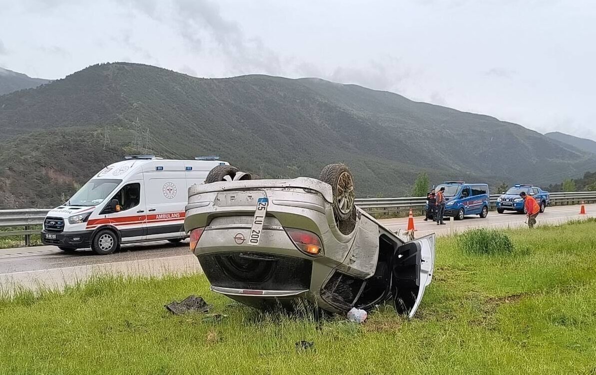 TOKAT (AA) – Tokat'ın Reşadiye ilçesinde otomobilin devrilmesi sonucu 5