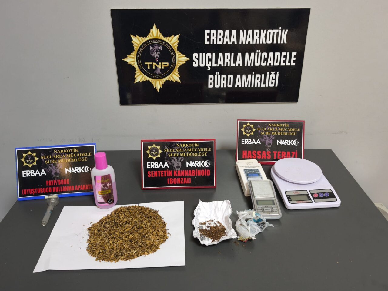 TOKAT (AA) – Tokat'ın Erbaa ilçesine düzenlenen uyuşturucu operasyonunda 3