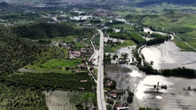TOKAT (AA) – Tokat'ın Turhal ilçesinde taşkın nedeniyle tarım arazilerini