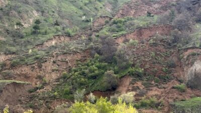 TOKAT (AA) – Tokat'ın Reşadiye ilçesinde heyelan anı güvenlik kamerasınca