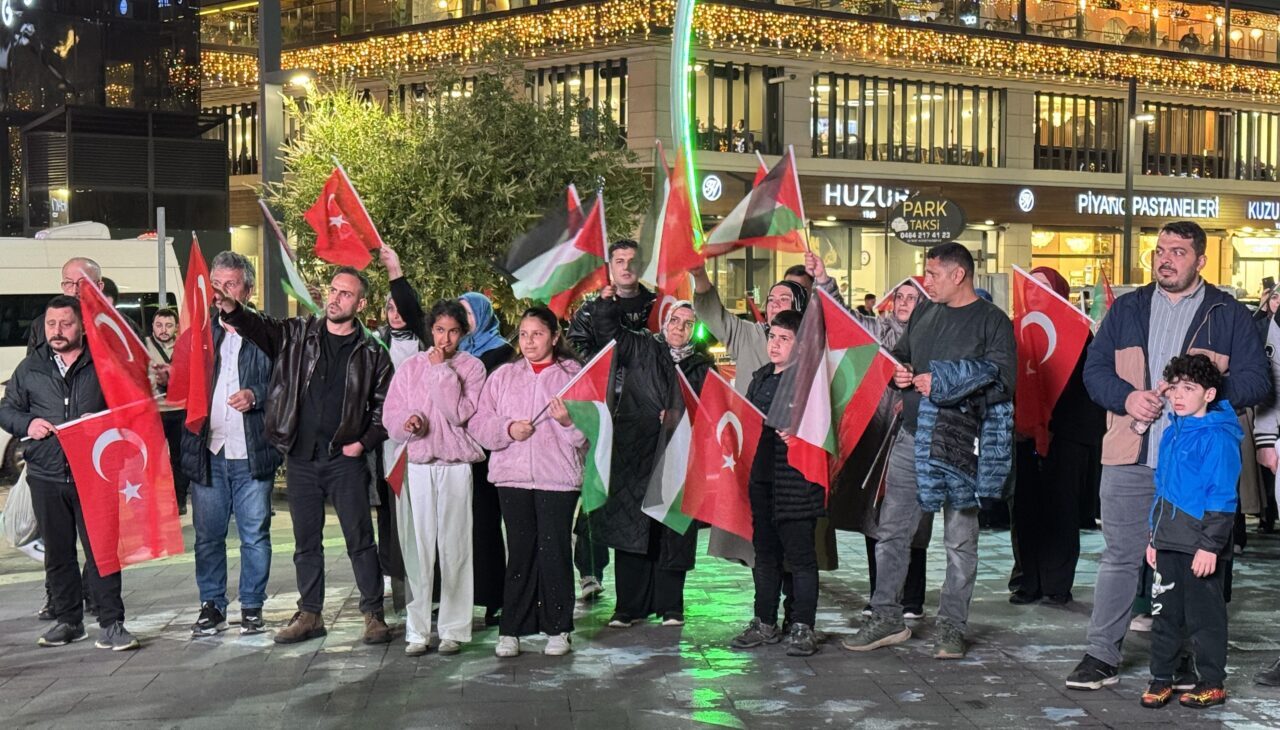 TRABZON (AA) – Trabzon ve Rize'de, İsrail'in, Gazze'ye insani yardım