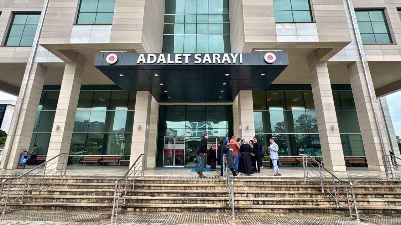 TRABZON (AA) – Trabzon'un Beşikdüzü ilçesinde eşini silahla öldüren, olaya