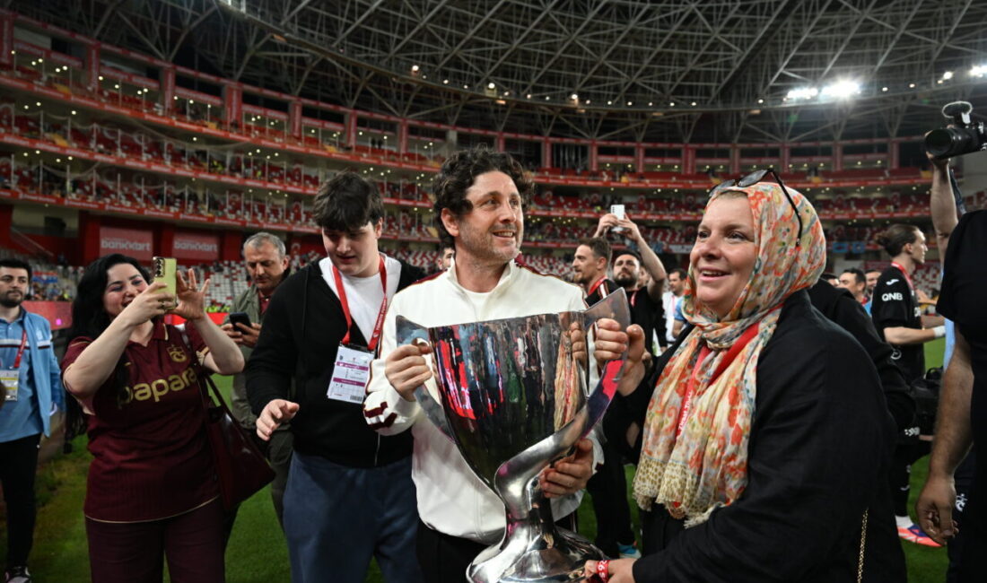 - Ziraat Türkiye Kupası finalinde TÜMOSAN Konyaspor'u 2-1 yenen bordo-mavililer,