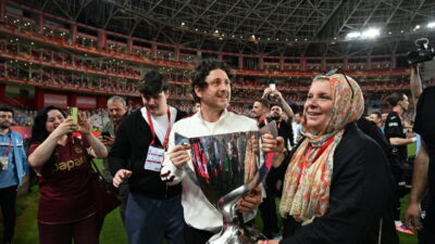 - Ziraat Türkiye Kupası finalinde TÜMOSAN Konyaspor'u 2-1 yenen bordo-mavililer,