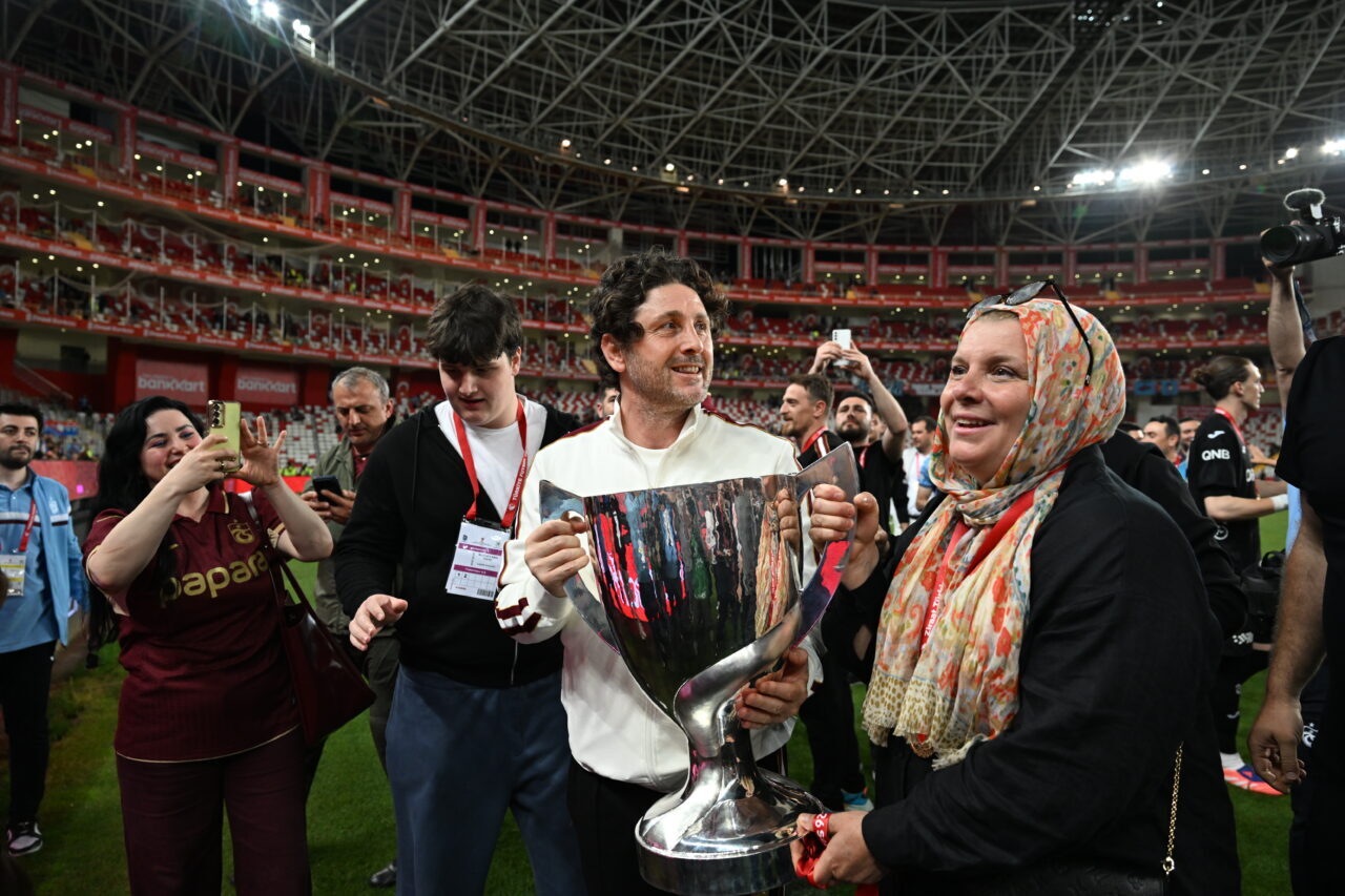 - Ziraat Türkiye Kupası finalinde TÜMOSAN Konyaspor'u 2-1 yenen bordo-mavililer,