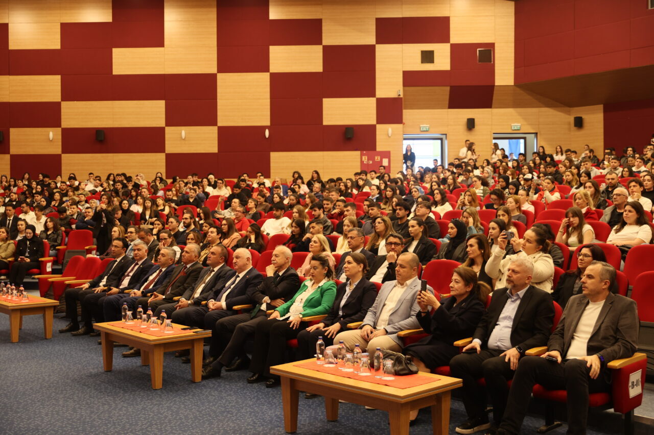 - Rektör Prof. Dr. Hatipler:
- "Yapay zekadan büyük veriye, içerik
