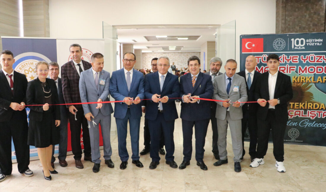 - Tekirdağ, Edirne ve Kırklareli'nden gelen 170 öğretmen Türkiye Yüzyılı
