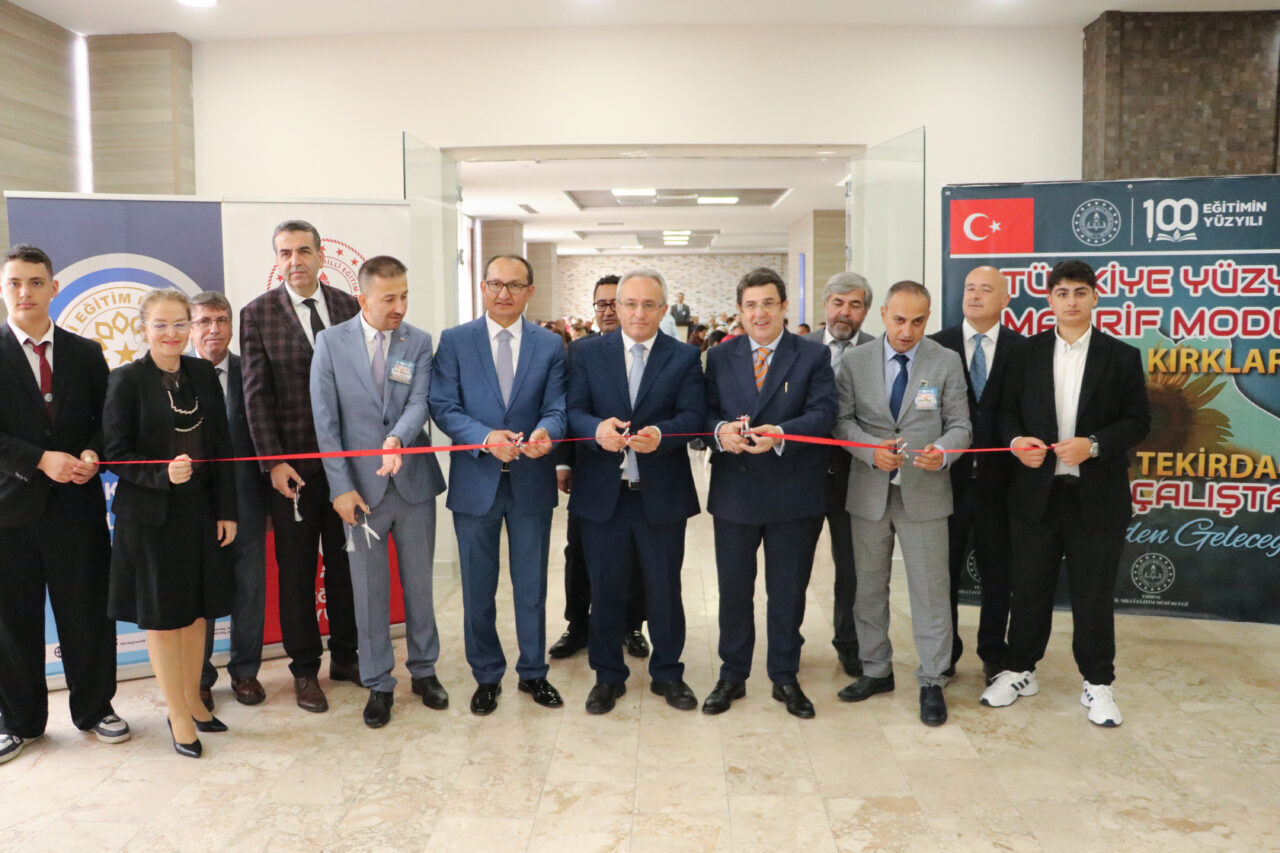 - Tekirdağ, Edirne ve Kırklareli'nden gelen 170 öğretmen Türkiye Yüzyılı