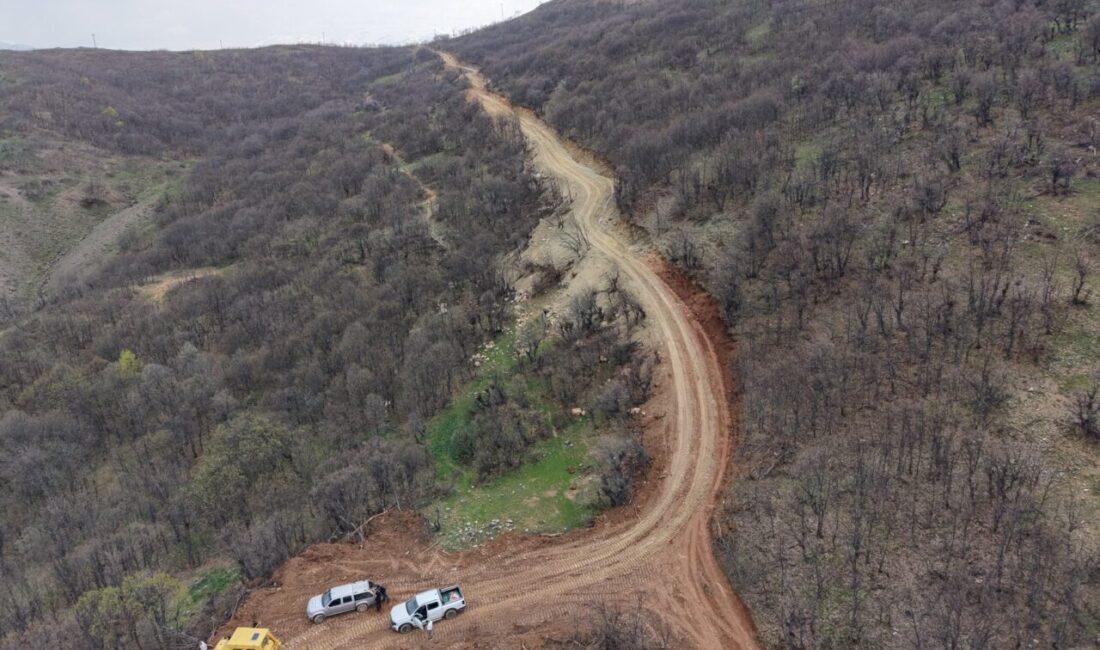 TUNCELİ (AA) – Tunceli'nin Ovacık ilçesinde taşkın nedeniyle köprüsü hasar